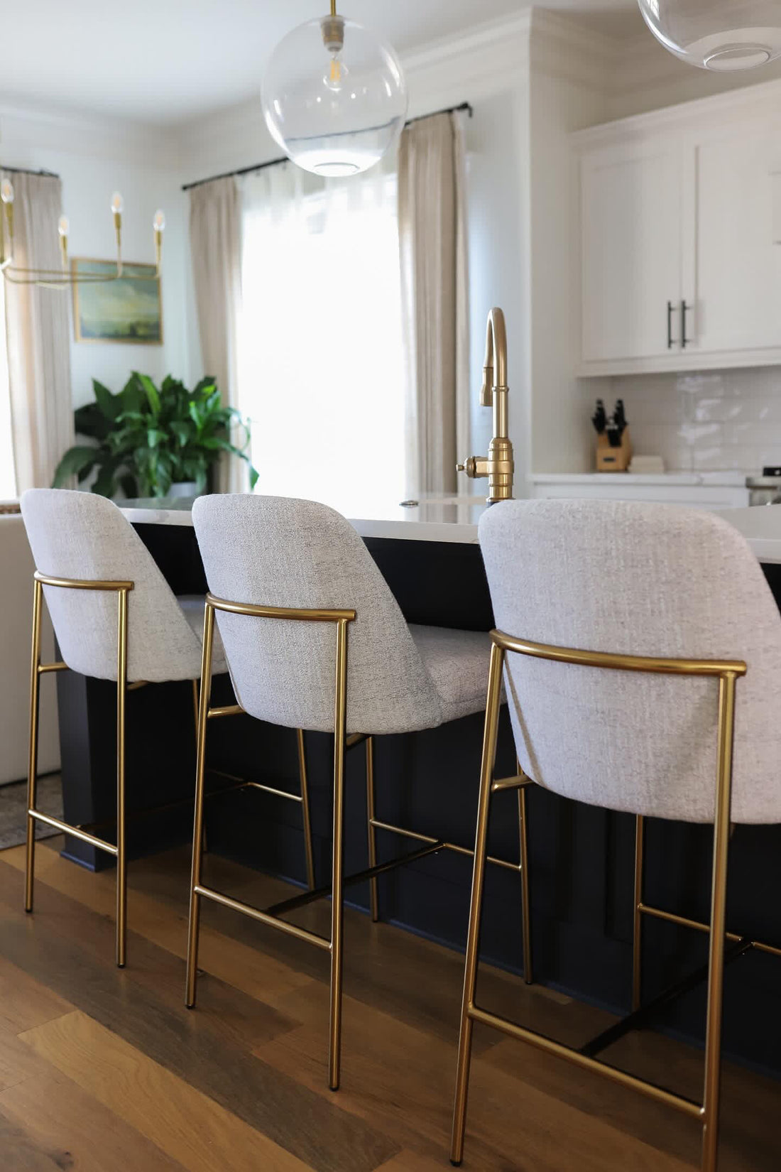 A Comprehensive Guide to Different Styles of Bar Stools for Your Home