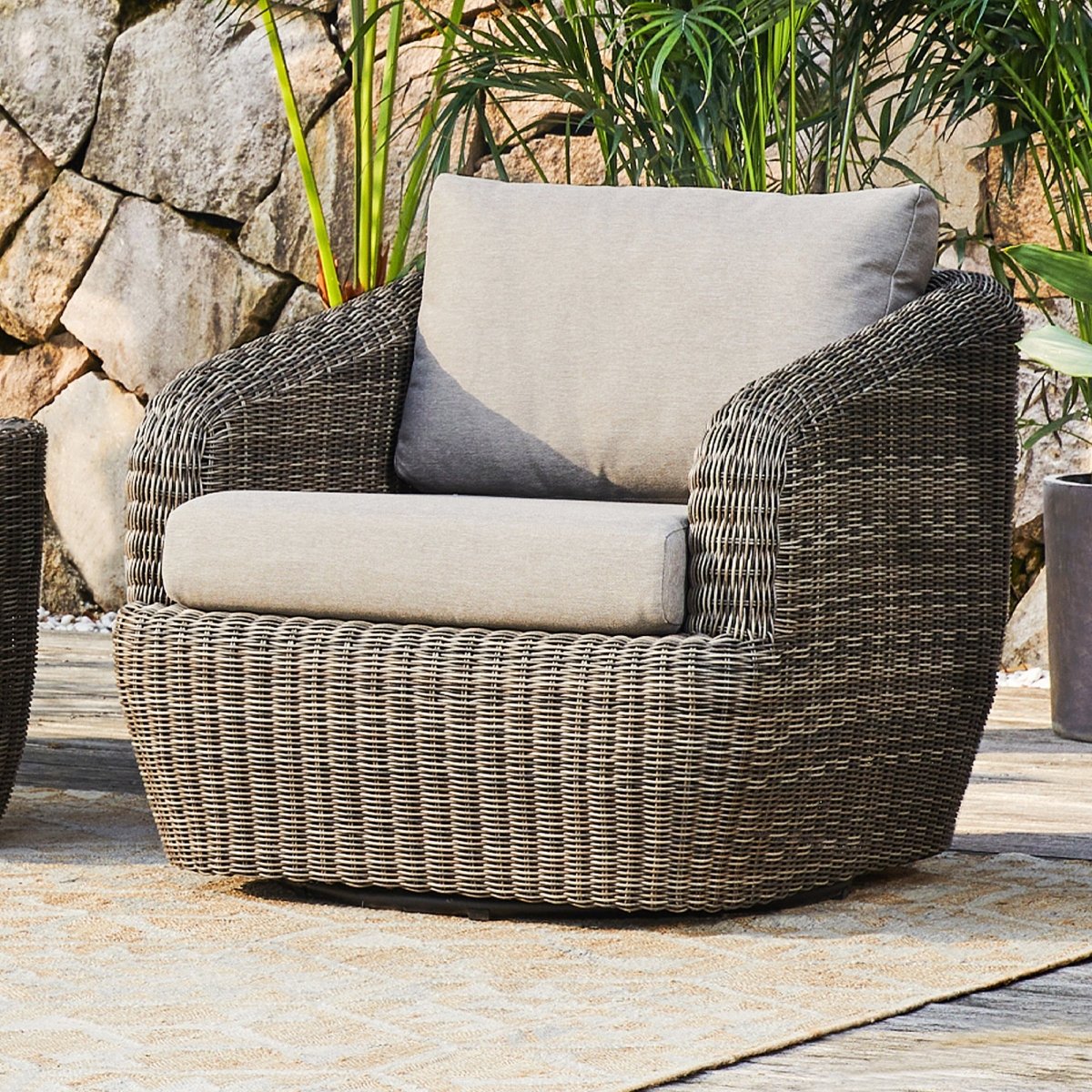 Liana Wicker Outdoor Swivel Accent Chair Patio – CHITA LIVING
